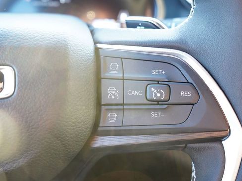 Certified 2025 Jeep Grand Cherokee Altitude image 28