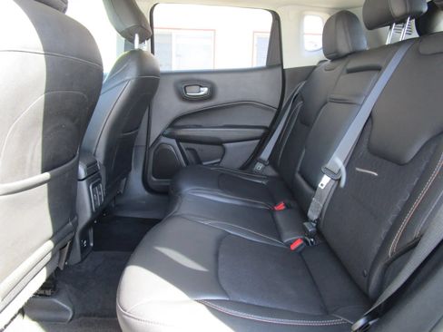 Used 2018 Jeep Compass Latitude AWD/4WD image 13