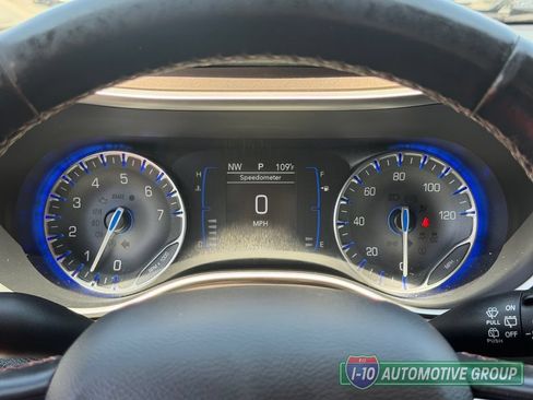 Used 2019 Chrysler Pacifica Touring Plus w/ Tire & Wheel Group FWD image 25