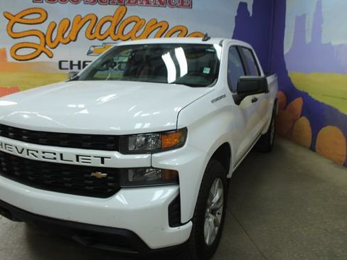 Used 2019 Chevrolet Silverado 1500 Custom w/ Custom Value Package AWD/4WD image 4