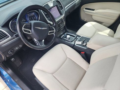 Used 2020 Chrysler 300 Touring image 10
