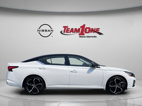 New 2026 Nissan Altima 2.5 SR FWD image 9