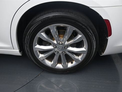 Used 2017 Chrysler 300 C w/ Safetytec Plus Group AWD/4WD image 16