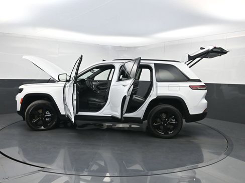 Used 2023 Jeep Grand Cherokee Altitude AWD/4WD image 39