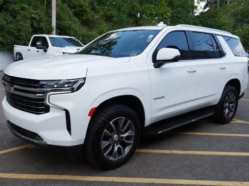 Used 2022 Chevrolet Tahoe LT w/ Luxury Package image 4