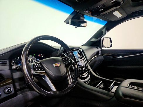 Used 2019 Cadillac Escalade Platinum image 8