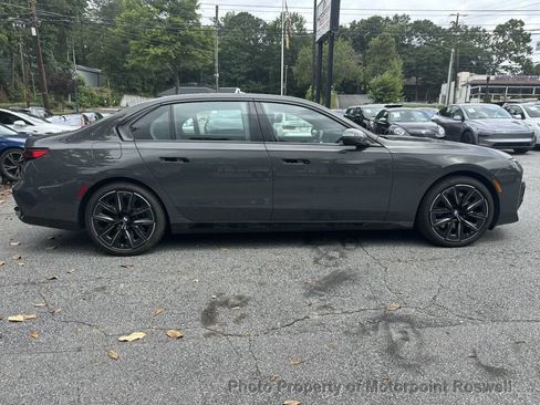 Used 2024 BMW 760i xDrive w/ Executive Package AWD/4WD image 34