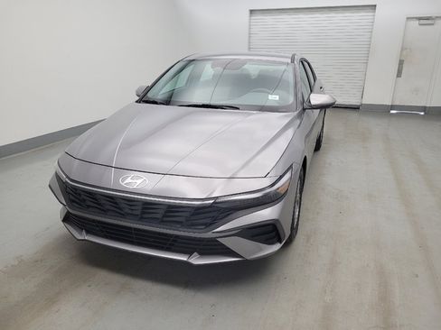 Used 2025 Hyundai Elantra SE FWD image 15