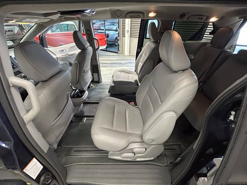 Used 2019 Toyota Sienna XLE w/ XLE Navigation Package FWD image 53