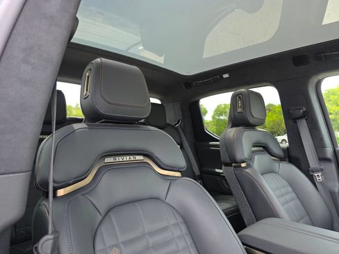 Used 2025 Rivian R1T Premium AWD/4WD image 16