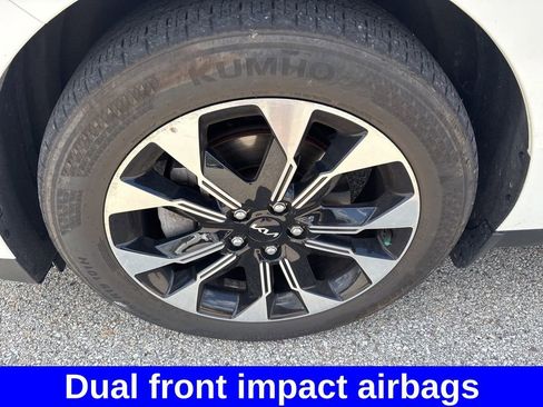 Used 2023 Kia Carnival EX FWD image 13