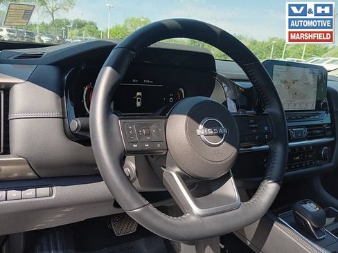 Used 2023 Nissan Pathfinder Platinum AWD/4WD image 8