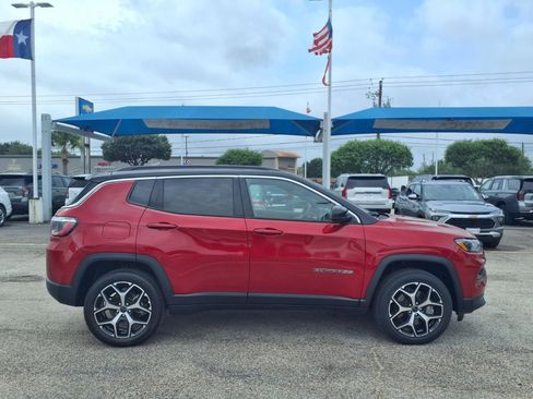 Used 2025 Jeep Compass Limited AWD/4WD image 22