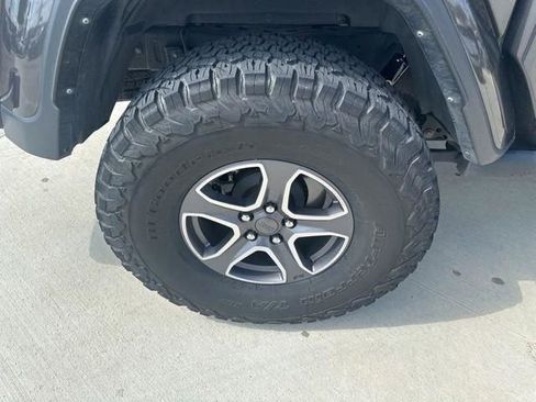 Used 2023 Jeep Gladiator Sport image 19