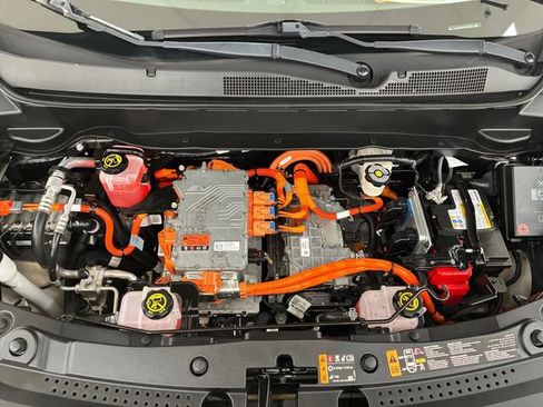 Certified 2023 Chevrolet Bolt EUV LT w/ Driver Confidence Package FWD image 11