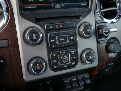 Used 2016 Ford F350 Lariat image 29