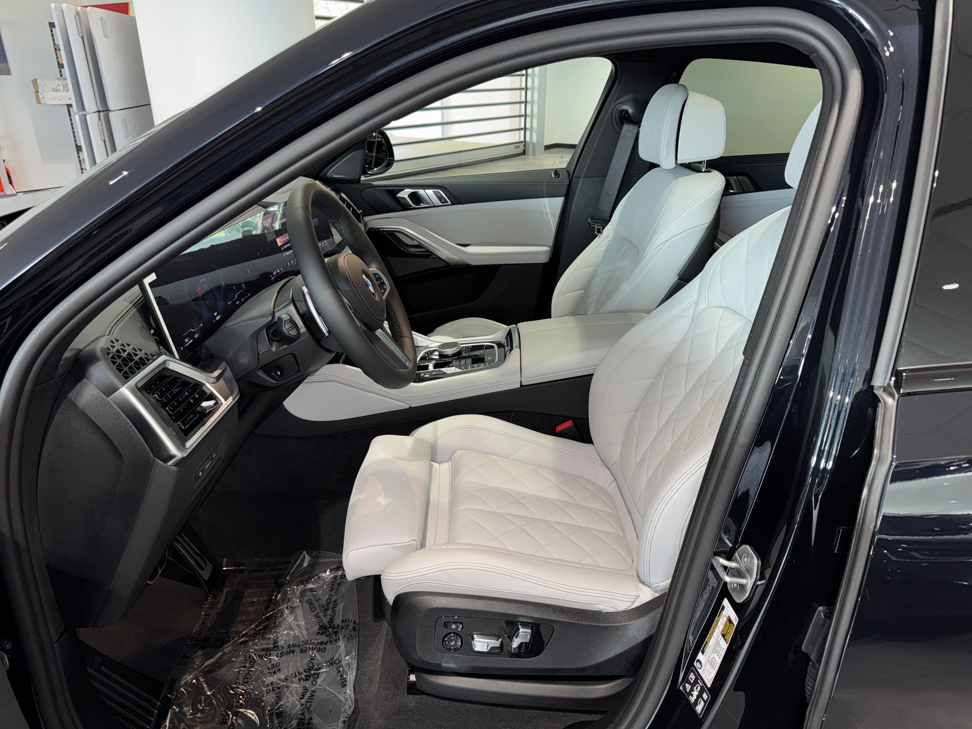 New 2027 BMW X6 xDrive40i w/ Climate Comfort Package AWD/4WD image 15
