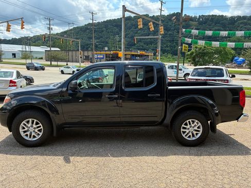 Used 2019 Nissan Frontier SV AWD/4WD image 2