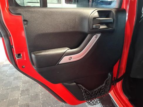Used 2013 Jeep Wrangler Unlimited Sahara AWD/4WD image 14