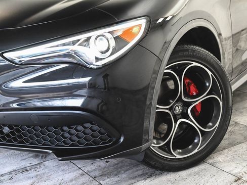 Used 2023 Alfa Romeo Stelvio Ti image 38