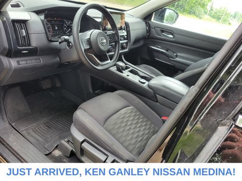 Used 2022 Nissan Pathfinder S AWD/4WD image 9