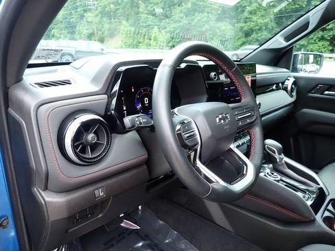 Used 2023 Chevrolet Colorado Z71 w/ Z71 Convenience Package 2 AWD/4WD image 16
