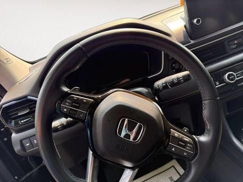 Used 2023 Honda Pilot Touring image 7