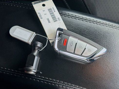 Used 2024 Jeep Compass Latitude image 35