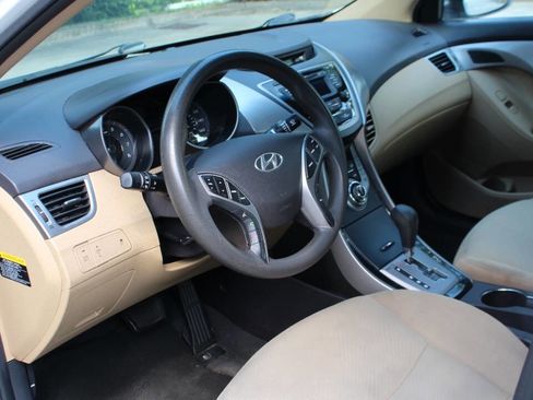 Used 2013 Hyundai Elantra GLS w/ Preferred Pkg image 11