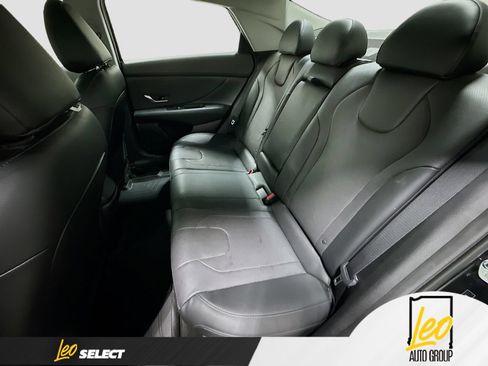 Used 2022 Hyundai Elantra Limited FWD image 29