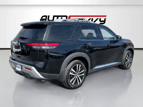 Used 2024 Nissan Pathfinder Platinum w/ Black Appearance Package AWD/4WD image 7