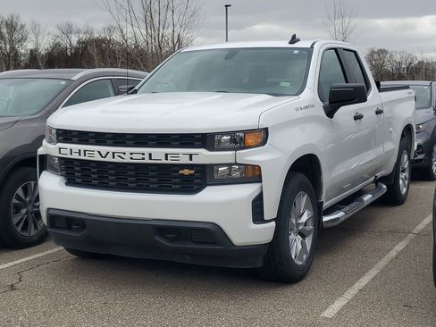Used 2019 Chevrolet Silverado 1500 Custom w/ Custom Value Package image 2