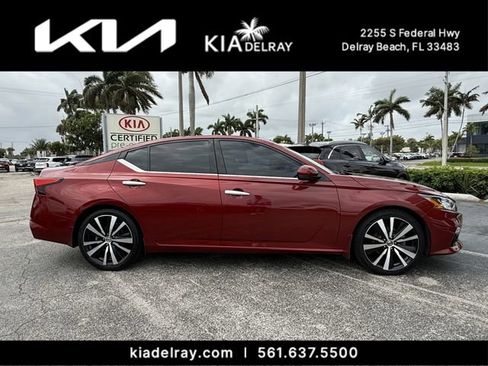 Used 2019 Nissan Altima 2.5 Platinum FWD image 2