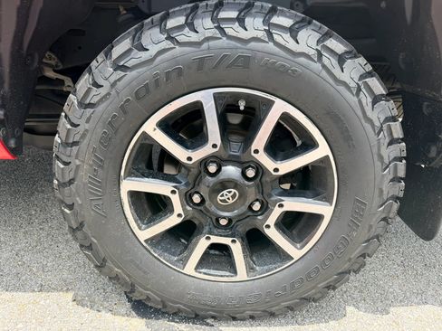 Used 2016 Toyota Tundra Limited w/ Limited Premium Package AWD/4WD image 7