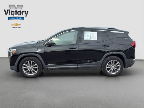 Used 2022 GMC Terrain SLT w/ Infotainment Package II FWD image 4