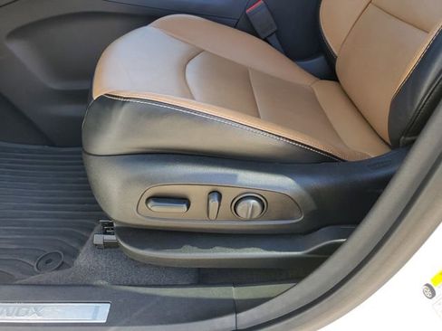 Used 2020 Chevrolet Equinox Premier image 17