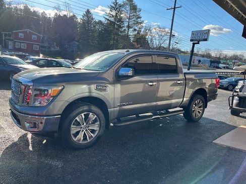 Used 2017 Nissan Titan SL AWD/4WD image 9