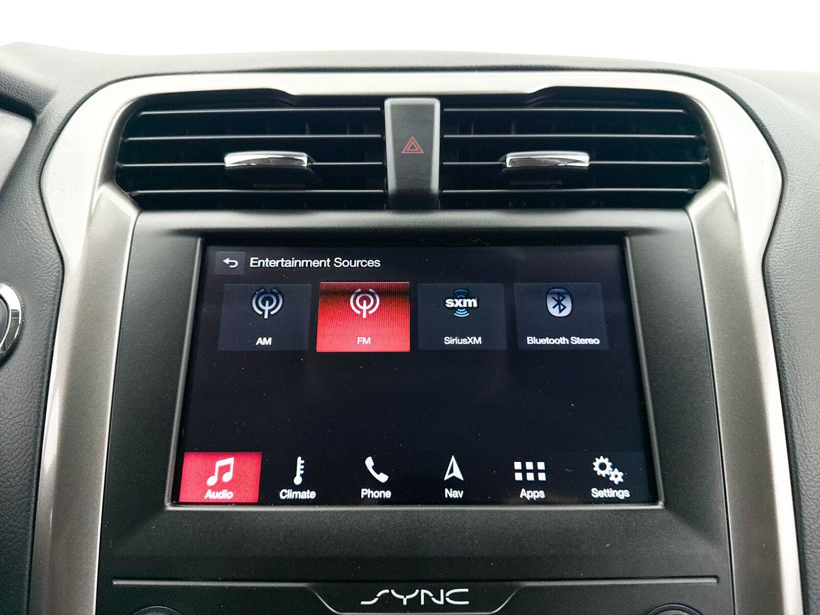 Used 2019 Ford Fusion SE FWD image 18