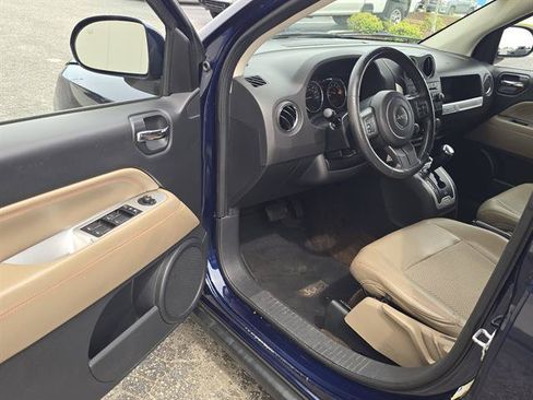 Used 2014 Jeep Compass Latitude FWD image 10
