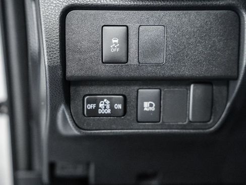 Used 2020 Toyota Tacoma SR5 image 39