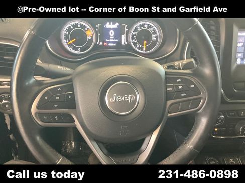 Used 2020 Jeep Cherokee Latitude Plus w/ Comfort/Convenience Group AWD/4WD image 20
