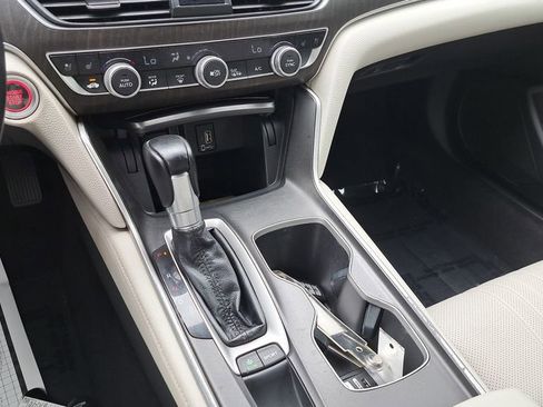 Used 2018 Honda Accord Touring image 18
