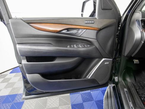 Used 2019 Cadillac Escalade ESV Luxury image 13
