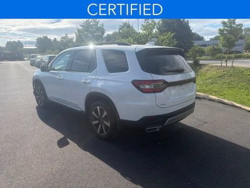 Certified 2025 Honda Pilot Touring image 3