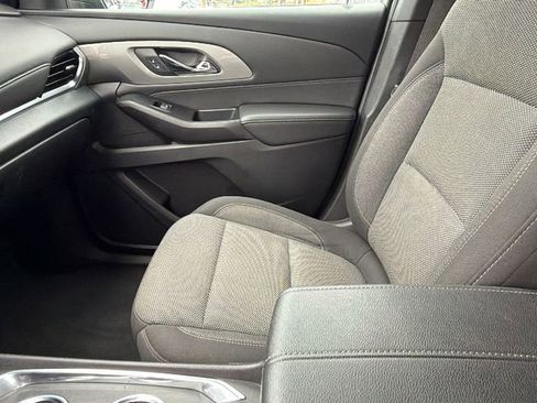 Used 2023 Chevrolet Traverse LT FWD image 23