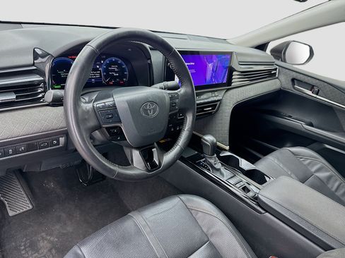 Used 2025 Toyota Camry XLE FWD image 7