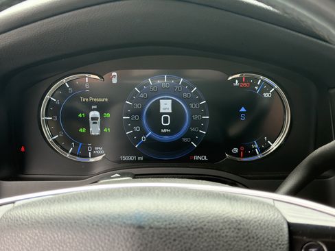 Used 2020 Cadillac Escalade ESV 4WD image 32