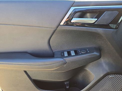 Used 2025 Mitsubishi Outlander SE image 21