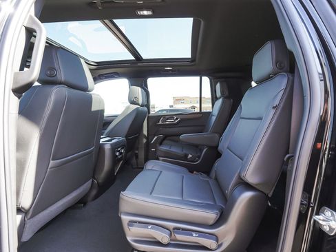 Used 2026 GMC Yukon XL Denali w/ Sun & Power Step Package AWD/4WD image 33