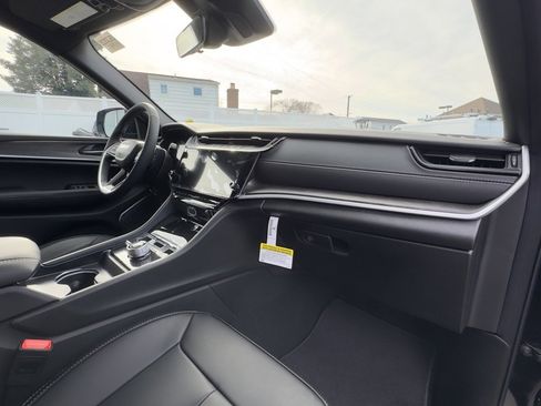 New 2026 Jeep Grand Cherokee Limited w/ Limited Altitude Package image 19